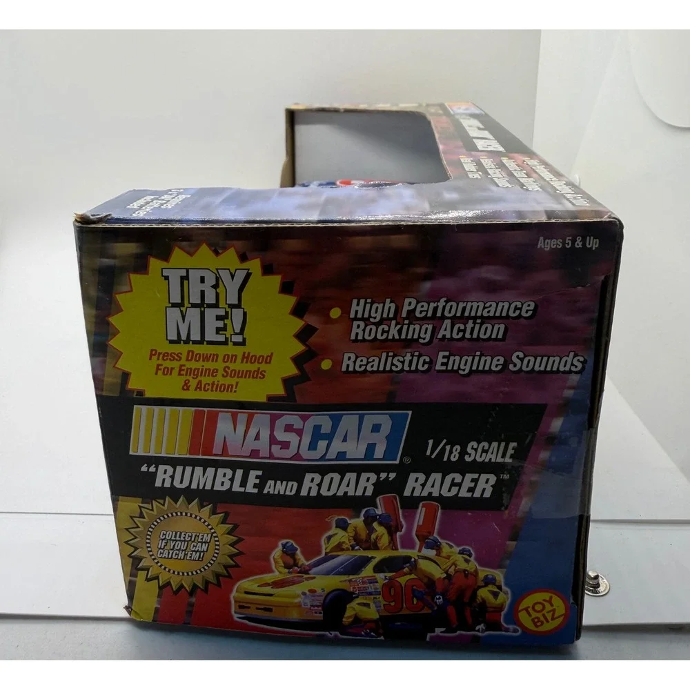 1997 Toy Biz NASCAR Rumble N Roar Dale Jarrett #88 Quality Care Ford Racer 1:18